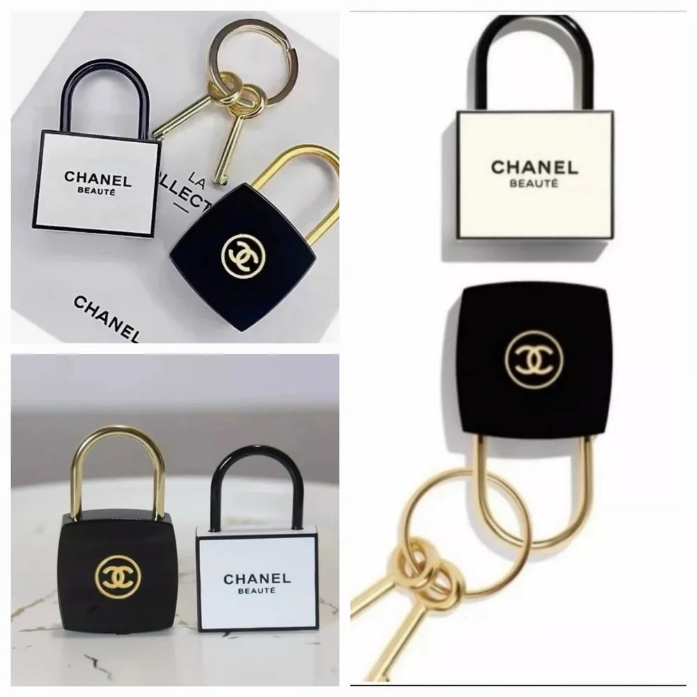 'CHANEL' DOÙBLE LOCK & KEY BOXED GIFT SET w 'CHANEL' GIFT BAG BLACK CAMILĹA ÌÌ - Picture 14 of 16